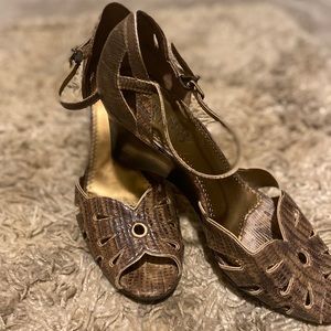 Franco Sarto Brown Cutout Peep Toe Wedge Heels 8